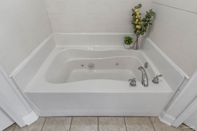 2381 Tumbleweed Dr, Navarre, FL 32566