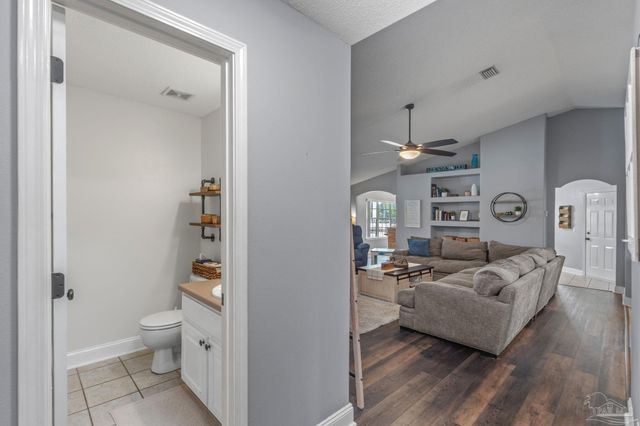 2381 Tumbleweed Dr, Navarre, FL 32566