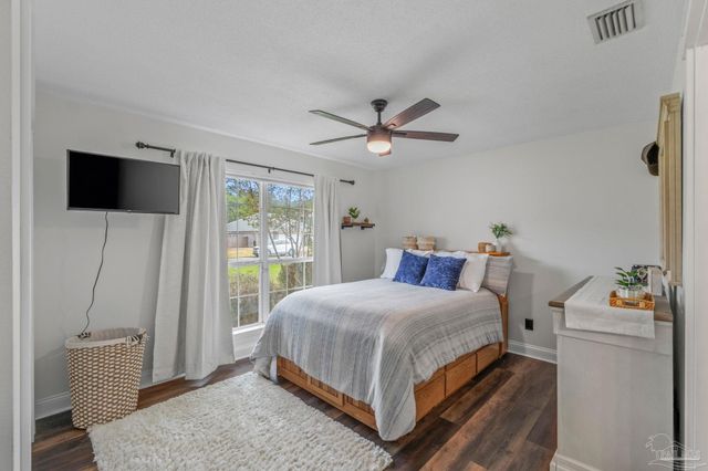 2381 Tumbleweed Dr, Navarre, FL 32566