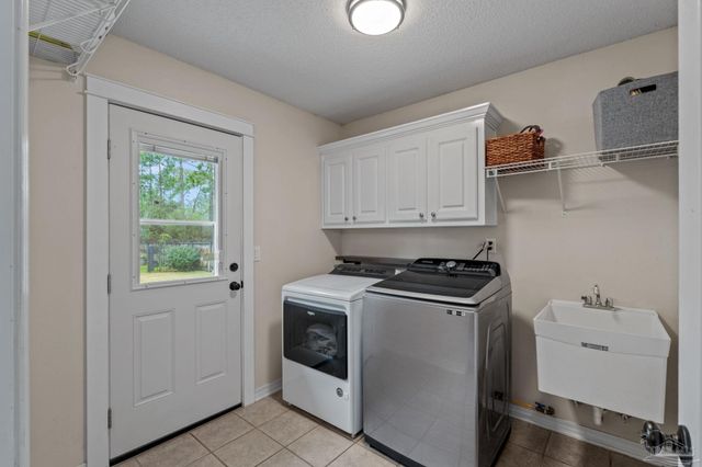 2381 Tumbleweed Dr, Navarre, FL 32566