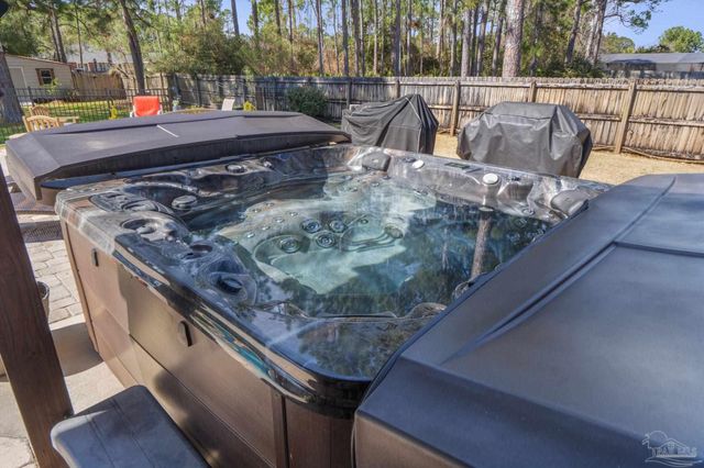 2381 Tumbleweed Dr, Navarre, FL 32566