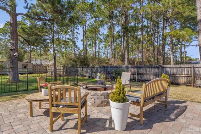 2381 Tumbleweed Dr, Navarre, FL 32566