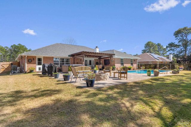 2381 Tumbleweed Dr, Navarre, FL 32566