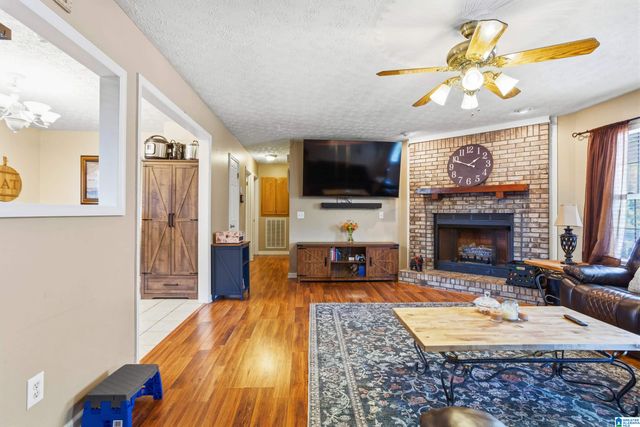 198 NICOLE TRAIL, Hayden, AL 35079