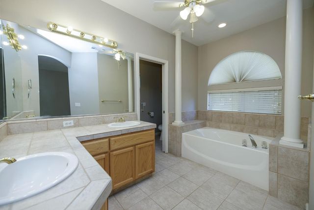 1807 Tartan Rd, Turlock, CA 95382