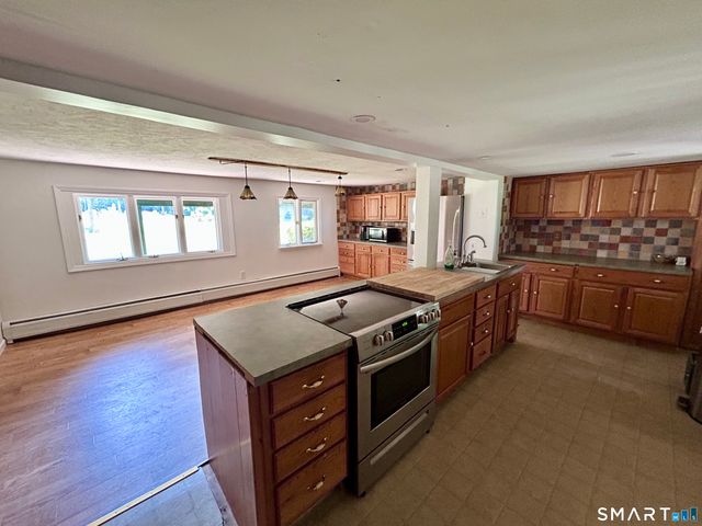 60 Case Road, Burlington, CT 06013