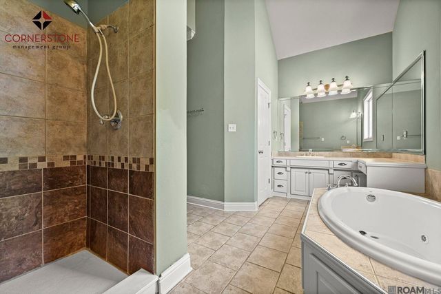 8564 Grand View Dr, Baton Rouge, LA 70809
