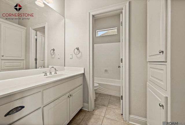 8564 Grand View Dr, Baton Rouge, LA 70809