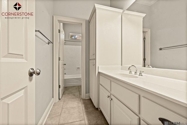 8564 Grand View Dr, Baton Rouge, LA 70809