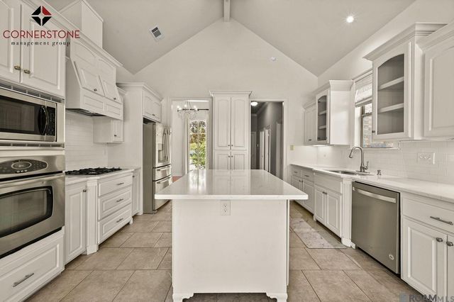 8564 Grand View Dr, Baton Rouge, LA 70809