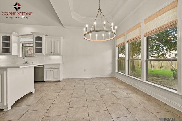 8564 Grand View Dr, Baton Rouge, LA 70809