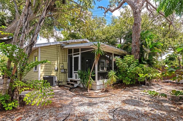 1712 SIESTA DRIVE, Sarasota, FL 34239