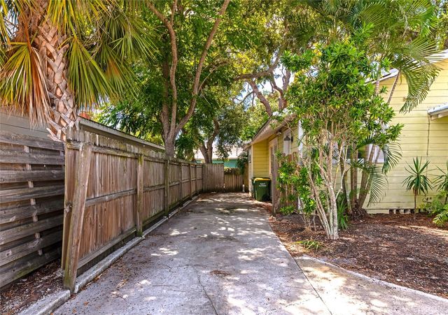 1712 SIESTA DRIVE, Sarasota, FL 34239
