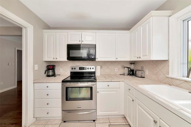 1712 SIESTA DRIVE, Sarasota, FL 34239