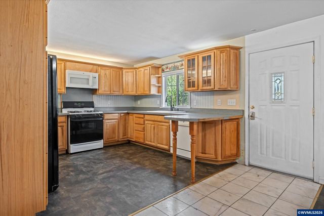712 Cummings Ln N, Keizer, OR 97303