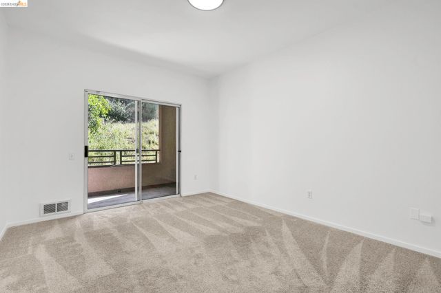 220 Caldecott 207, Oakland, CA 94618