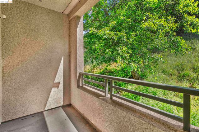 220 Caldecott 207, Oakland, CA 94618