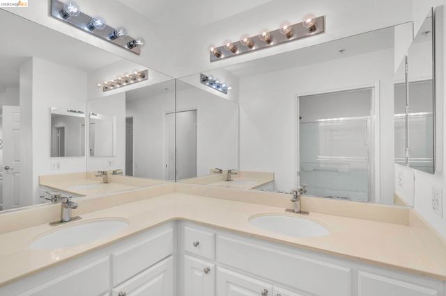 220 Caldecott 207, Oakland, CA 94618