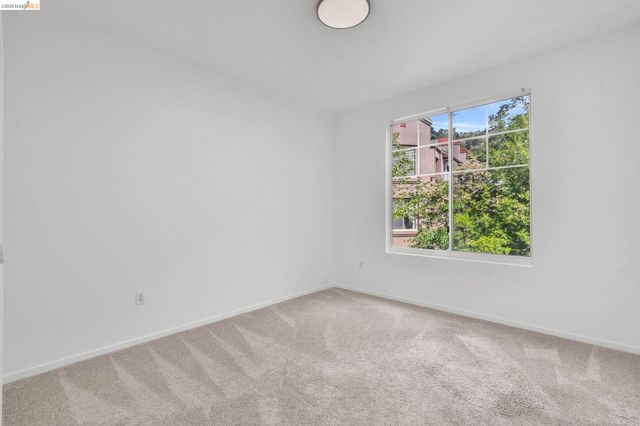 220 Caldecott 207, Oakland, CA 94618
