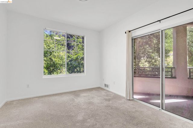 220 Caldecott 207, Oakland, CA 94618
