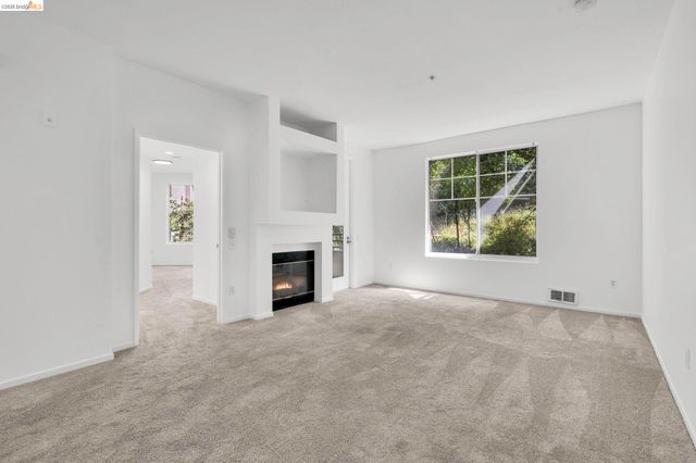 220 Caldecott 207, Oakland, CA 94618