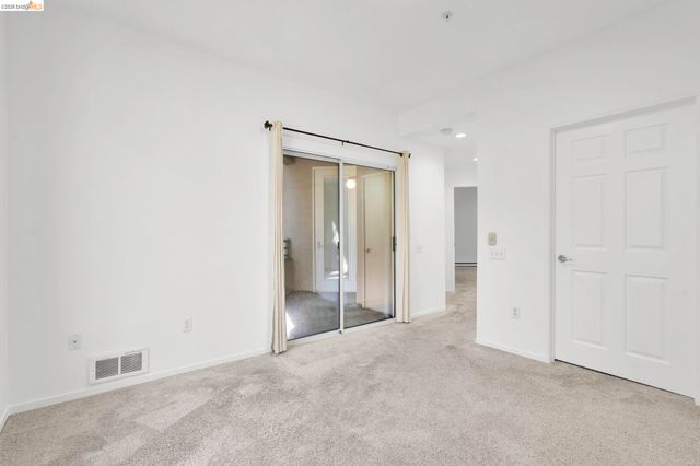 220 Caldecott 207, Oakland, CA 94618