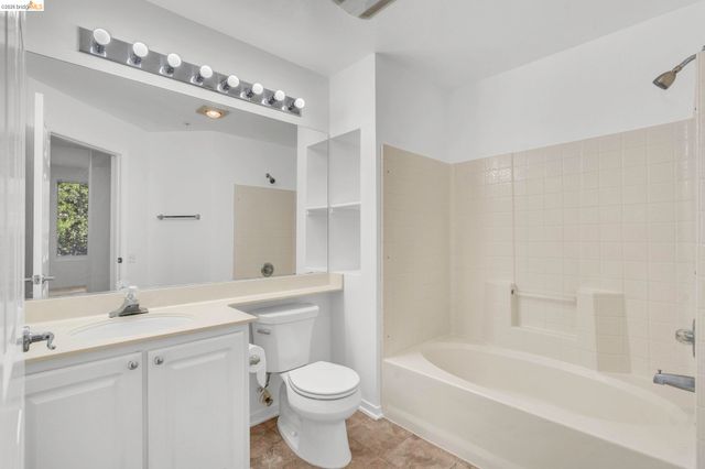 220 Caldecott 207, Oakland, CA 94618