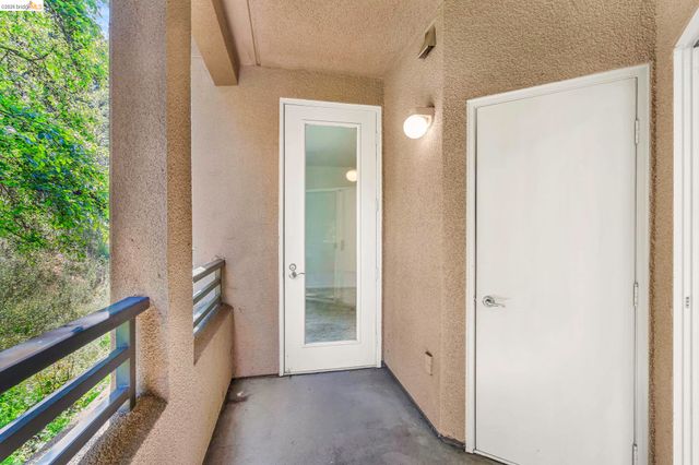 220 Caldecott 207, Oakland, CA 94618