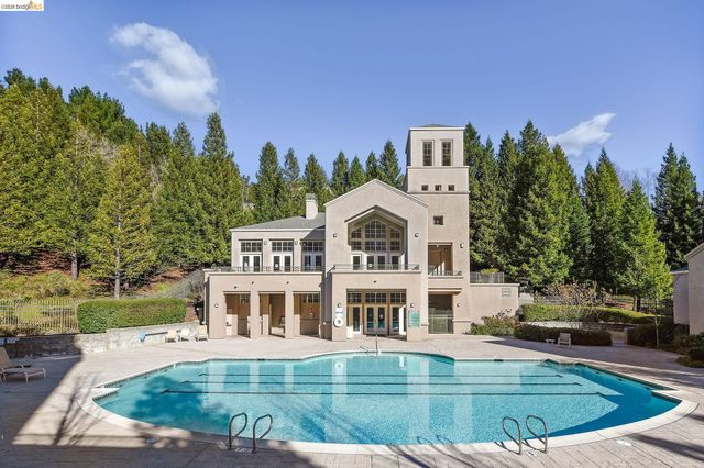 220 Caldecott 207, Oakland, CA 94618