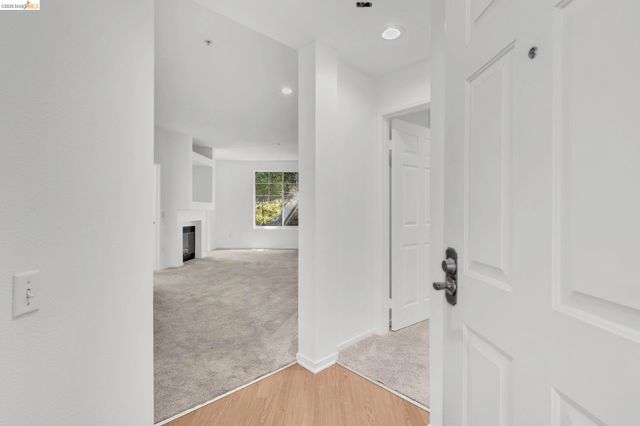 220 Caldecott 207, Oakland, CA 94618