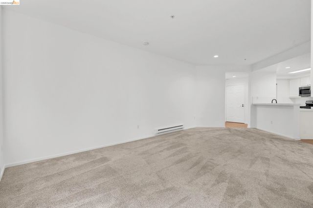 220 Caldecott 207, Oakland, CA 94618