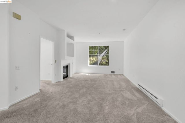 220 Caldecott 207, Oakland, CA 94618