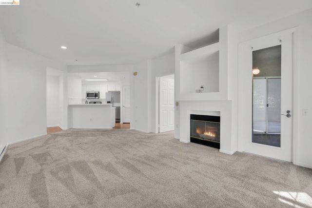 220 Caldecott 207, Oakland, CA 94618