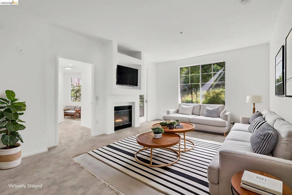 220 Caldecott 207, Oakland, CA 94618