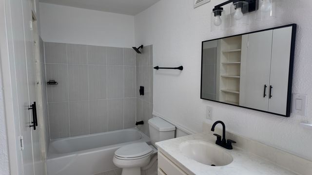 215 S Walker Street, Mesquite, TX 75149