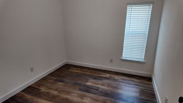 215 S Walker Street, Mesquite, TX 75149