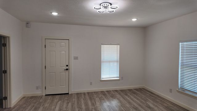 215 S Walker Street, Mesquite, TX 75149