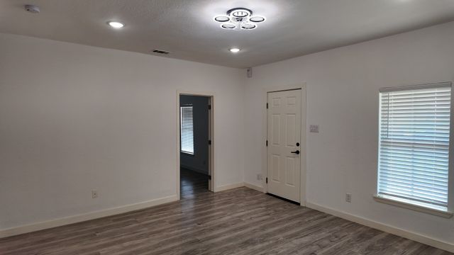 215 S Walker Street, Mesquite, TX 75149