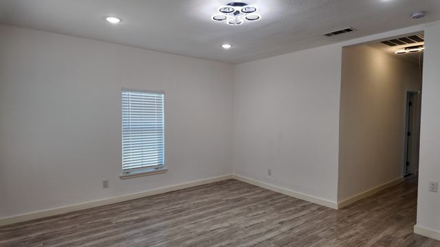 215 S Walker Street, Mesquite, TX 75149