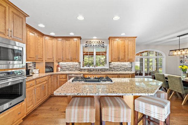 9 Douglas Dr, Mansfield, MA 02048