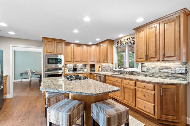 9 Douglas Dr, Mansfield, MA 02048