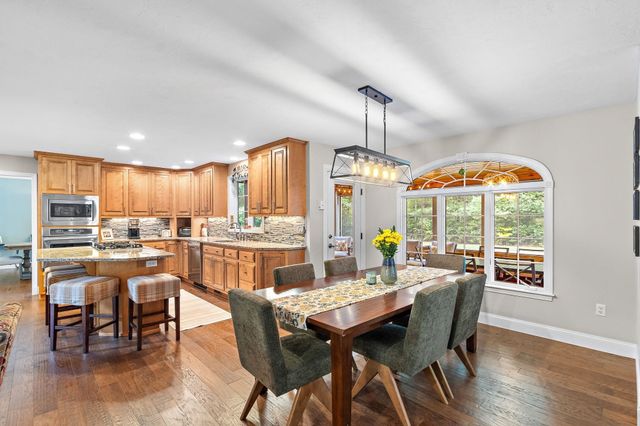 9 Douglas Dr, Mansfield, MA 02048