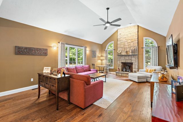 9 Douglas Dr, Mansfield, MA 02048