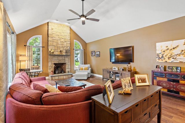 9 Douglas Dr, Mansfield, MA 02048