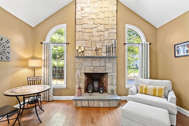 9 Douglas Dr, Mansfield, MA 02048