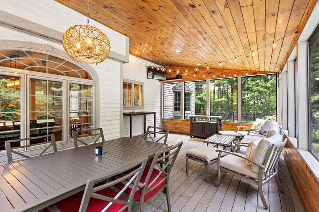 9 Douglas Dr, Mansfield, MA 02048