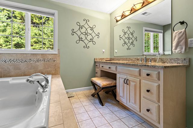 9 Douglas Dr, Mansfield, MA 02048