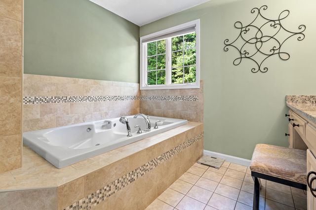 9 Douglas Dr, Mansfield, MA 02048