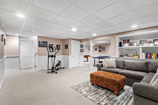 9 Douglas Dr, Mansfield, MA 02048