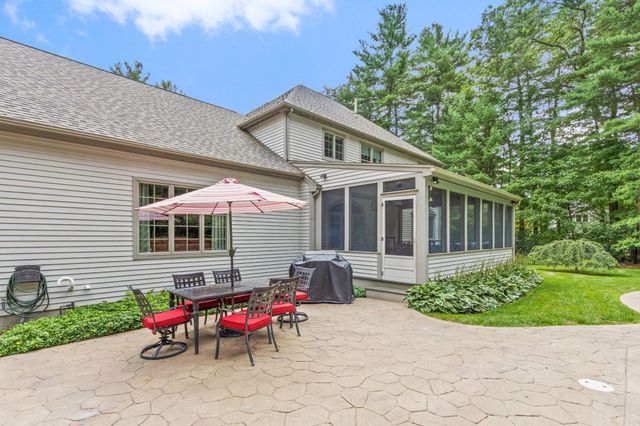 9 Douglas Dr, Mansfield, MA 02048